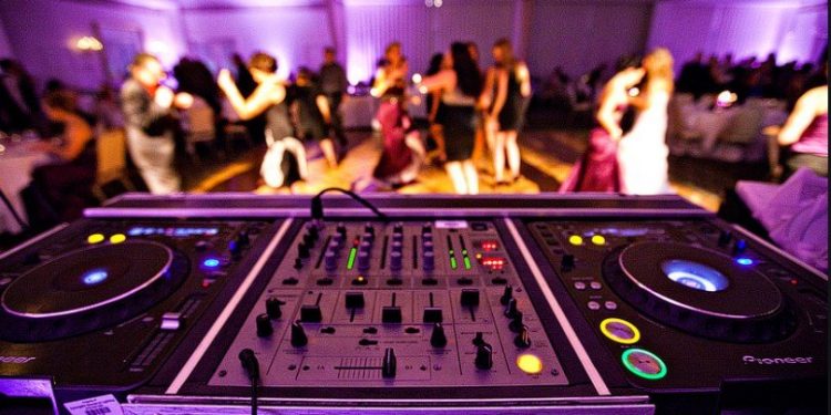 Services Which Come Within a Wedding DJ Service