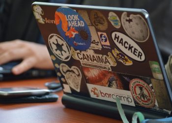 3 Reasons why you should use personalized stickers for packaging