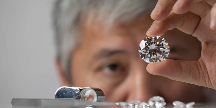 Reasons Why You Should Consider Buying a Lab-Created Diamond