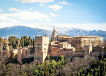 Discovering the Best Times to Explore Granada: Seasons and Festivals You Shouldn’t Miss